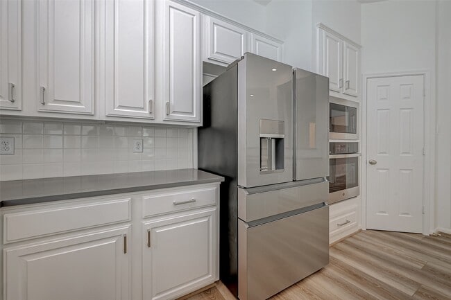 property at 38 Tethered Vine Pl