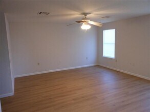 7424 Elk Pass Dr in Austin, TX - Building Photo - Building Photo