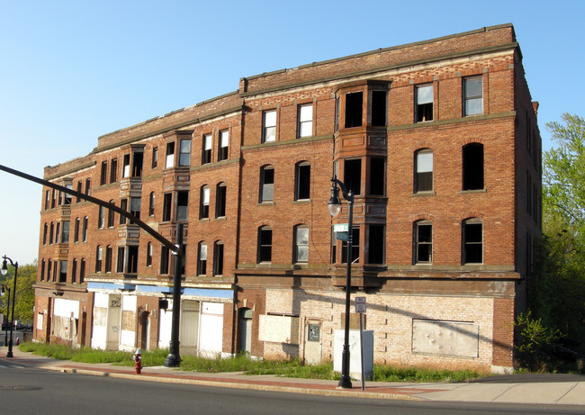 608-624 Main St in New Britain, CT - Building Photo - Building Photo