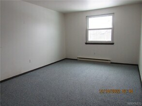 837 Beach Rd in Angola, NY - Building Photo - Building Photo