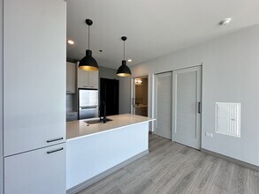 2155 N Elston Ave in Chicago, IL - Building Photo - Building Photo