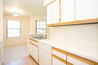 Summer Ridge in Kalamazoo, MI - Building Photo - Interior Photo
