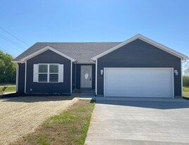 560 Labrador Dr in Plum Springs, KY - Building Photo