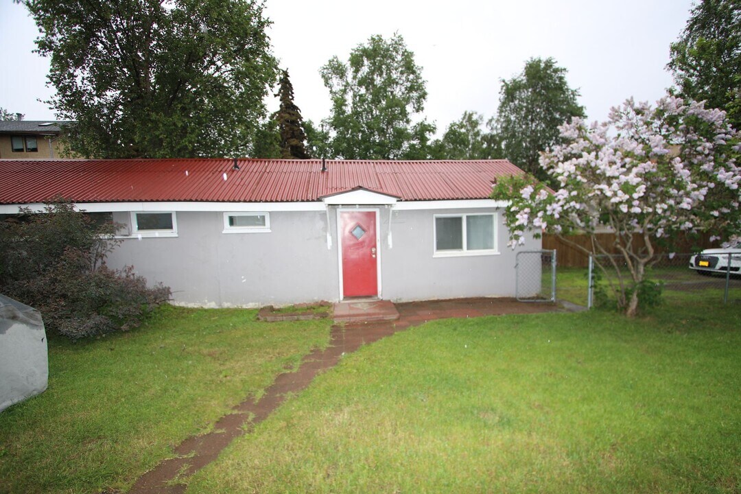 1599 Eagle St in Anchorage, AK - Building Photo