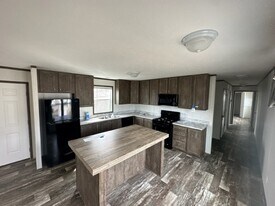 93 Nettie Ave in Lansing, MI - Building Photo