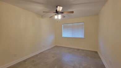 726 Eglin Pkwy in Fort Walton Beach, FL - Building Photo - Building Photo