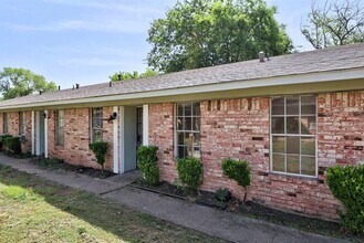 903 N Meadows Dr in Austin, TX - Building Photo - Building Photo