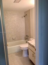 8335 SW 72nd Ave, Unit 315D in Miami, FL - Building Photo - Building Photo