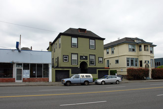 2126 E Burnside St in Portland, OR - Building Photo - Building Photo