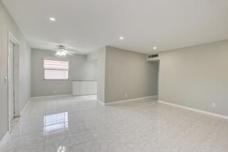 193 Tuscany Ln in Delray Beach, FL - Building Photo - Building Photo
