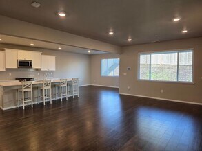 935 Baker Hts Lp in Bremerton, WA - Building Photo - Building Photo