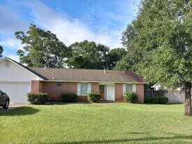 3005 Godwin Ln in Pensacola, FL - Building Photo