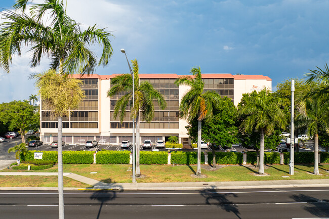 Bay Yacht Club Condominiums in Pompano Beach, FL - Building Photo - Building Photo