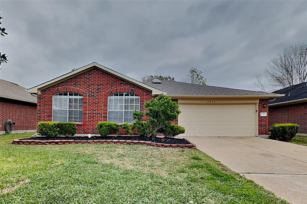 4915 Sterling Crossing in Pearland, TX - Building Photo