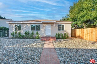 17623 Burbank Blvd, Unit 508 in Los Angeles, CA - Building Photo