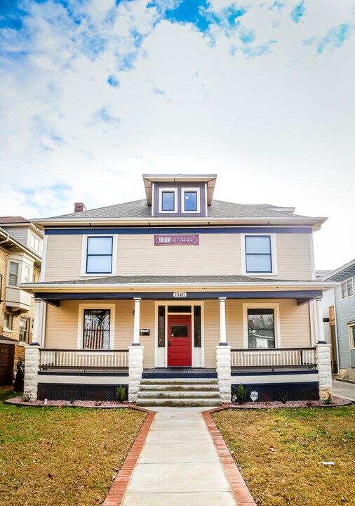1046 E Walnut St, Unit D in Springfield, MO - Foto de edificio