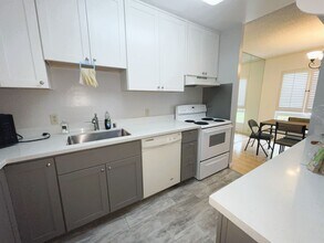 902 Peninsula Ave in San Mateo, CA - Building Photo - Building Photo