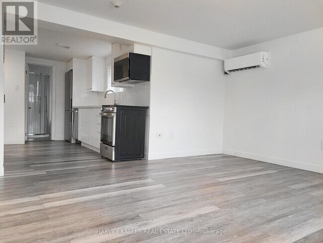 521 Browns Line in Toronto, ON - Building Photo - Building Photo