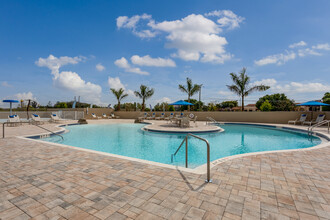 The Reef at Winkler in Ft. Myers, FL - Foto de edificio - Building Photo