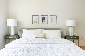 2137 Pelham Dr in Houston, TX - Building Photo - Building Photo