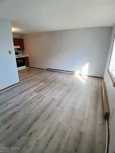 31 1/2 Elm Street Unit in Struthers, OH - Foto de edificio - Building Photo