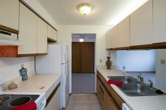 812 Benton Dr, Unit #11 in Iowa City, IA - Foto de edificio - Building Photo