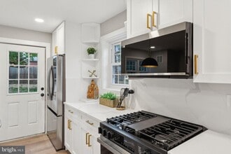 2306 Mary Baldwin Dr in Alexandria, VA - Building Photo - Building Photo