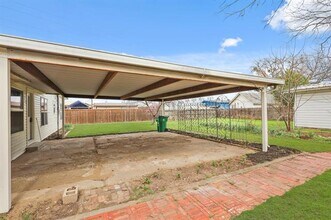2340 Harris Ln in Haltom City, TX - Building Photo - Building Photo