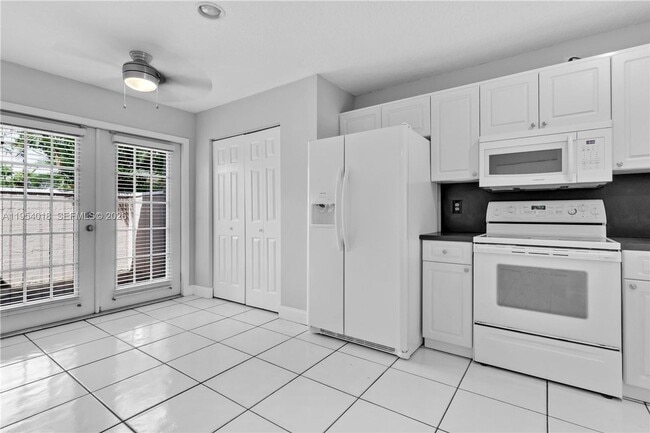 11668 SW 91st Terrace in Miami, FL - Building Photo - Building Photo