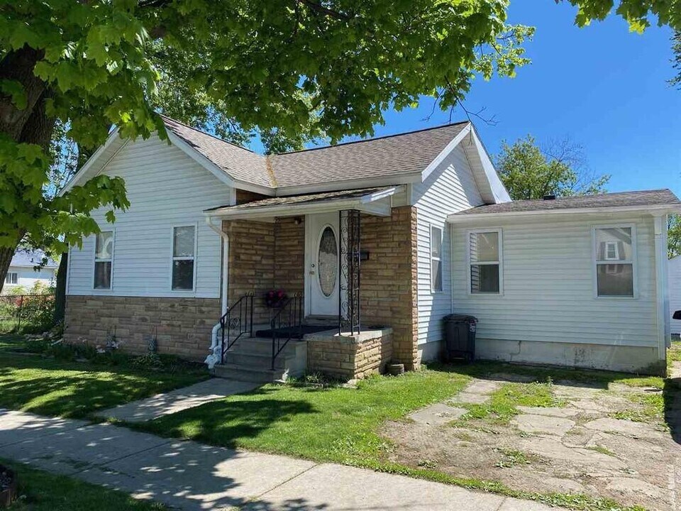 321 N West Ave in Jackson, MI - Building Photo
