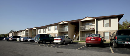 Osage Estates Apartments in Pacific, MO - Foto de edificio - Building Photo