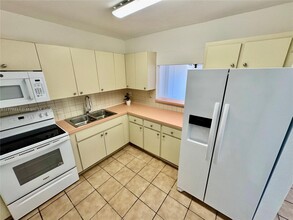 1075 W 68th St in Hialeah, FL - Building Photo - Building Photo