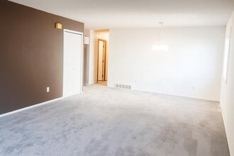 9 Heights Rd NE in Saint Michael, MN - Foto de edificio - Building Photo