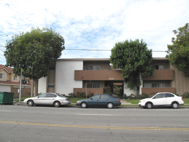 10327 Downey Ave in Downey, CA - Building Photo - Building Photo