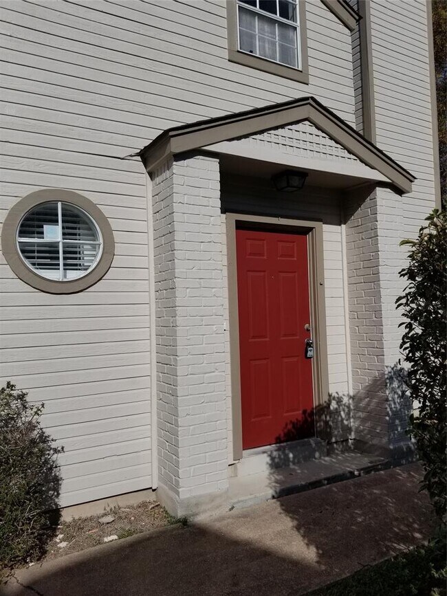 1306 Danbury Square in Austin, TX - Building Photo - Building Photo