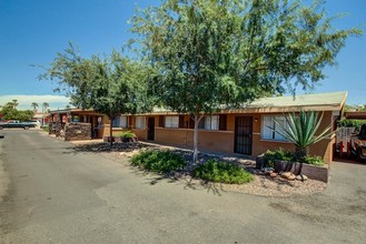 Desert Oasis in Phoenix, AZ - Building Photo - Building Photo