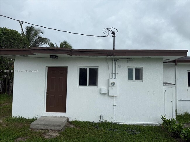 800 NW 96th St in Miami, FL - Building Photo - Building Photo