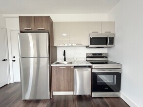 5647 N Ashland Ave, Unit S in Chicago, IL - Building Photo - Building Photo