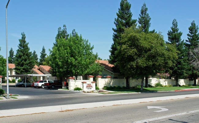 Ross Gardens in Fresno, CA - Building Photo - Building Photo