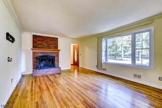 109 Edgewood Dr in Bridgewater, NJ - Building Photo - Building Photo