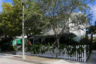 Karp House in West Palm Beach, FL - Building Photo