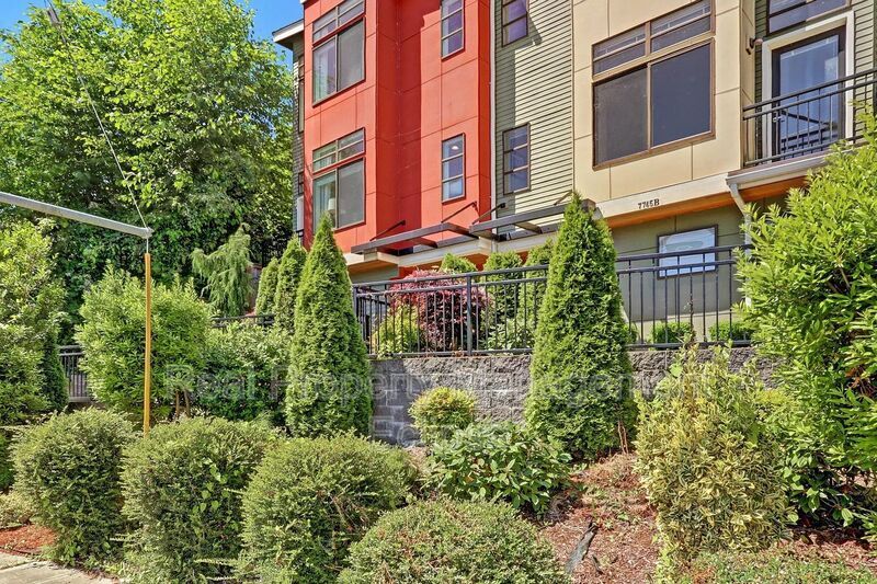 7745 Sand Point Way NE in Seattle, WA - Building Photo