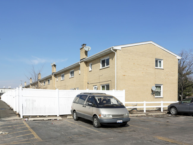 976-998 Virginia Ln in Elmhurst, IL - Foto de edificio - Building Photo