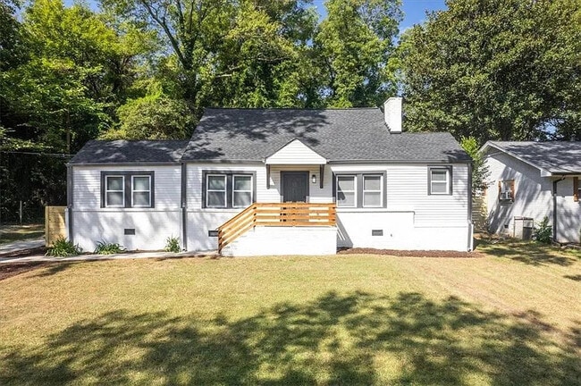 property at 2609 Linda Ln SE