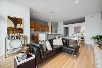 500 W Superior St in Chicago, IL - Building Photo - Building Photo