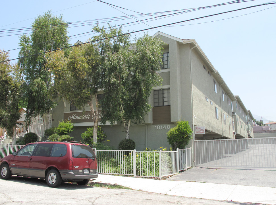 Mountair Manor in Tujunga, CA - Building Photo