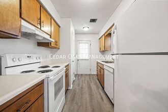 801 N 17th Pl in Rogers, AR - Building Photo - Building Photo