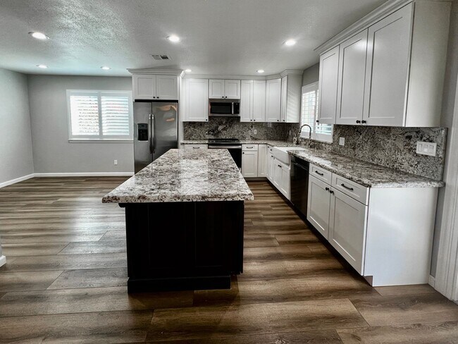 9573 N Meridian Ave in Fresno, CA - Building Photo - Building Photo