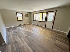 302 Boston Post Rd in Waterford, CT - Building Photo - Building Photo