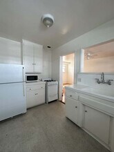 1737 N Sycamore Ave in Los Angeles, CA - Foto de edificio - Building Photo